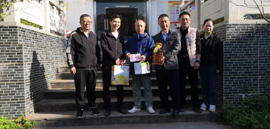 邕宁区中医医医院党政领导班子成员慰问乡村振兴驻村干部